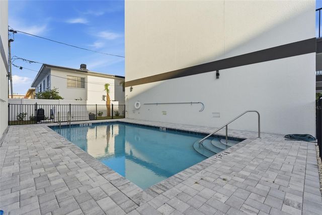 11605 1ST STREET E B3, Treasure Island, FL 33706