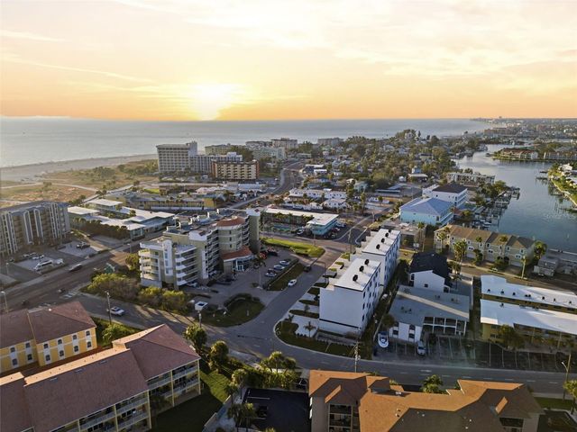 11605 1ST STREET E B3, Treasure Island, FL 33706