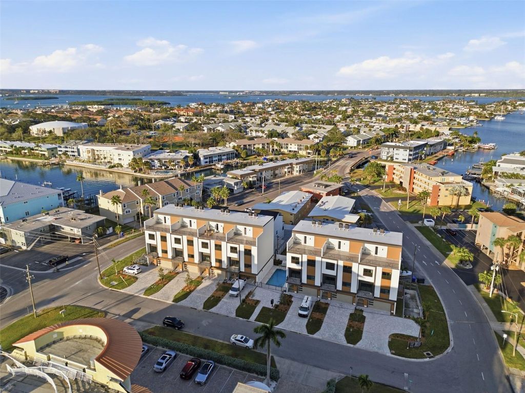 11605 1ST STREET E B3, Treasure Island, FL 33706