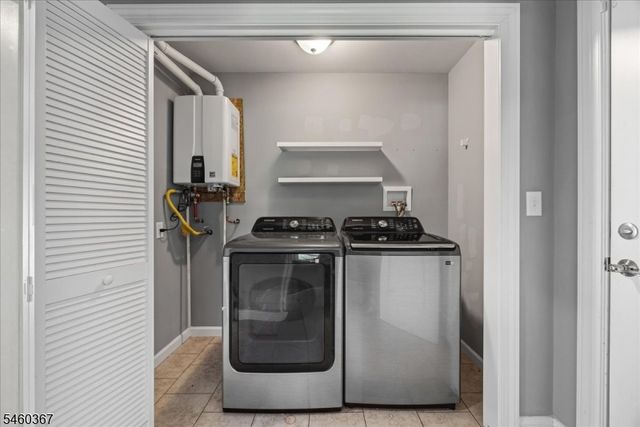 87 Fulton St, Keyport Boro, NJ 07735