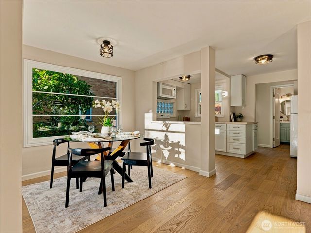 6542 Greenwood Avenue N, Seattle, WA 98103