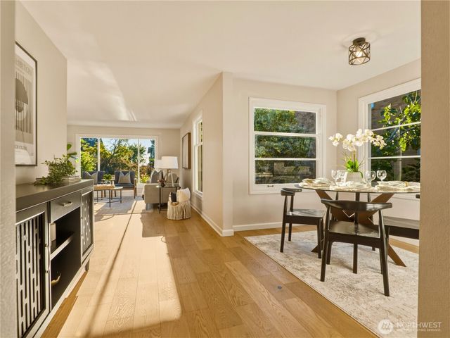 6542 Greenwood Avenue N, Seattle, WA 98103