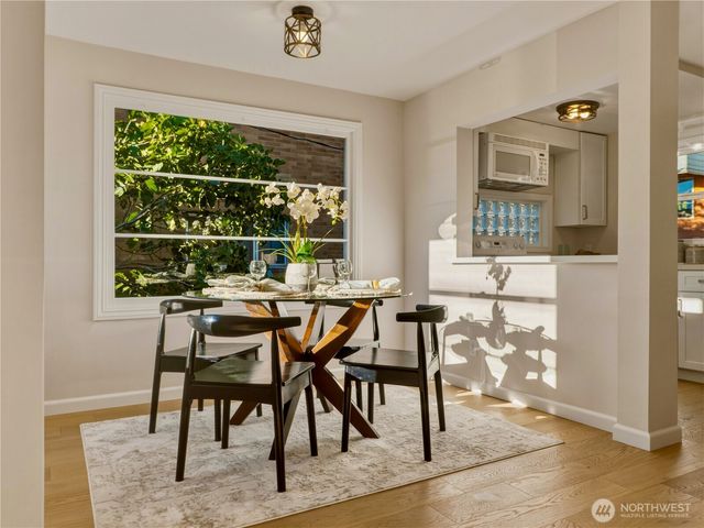 6542 Greenwood Avenue N, Seattle, WA 98103