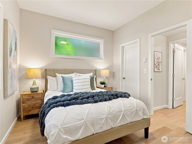 6542 Greenwood Avenue N, Seattle, WA 98103