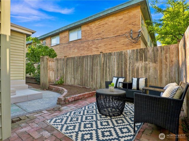 6542 Greenwood Avenue N, Seattle, WA 98103