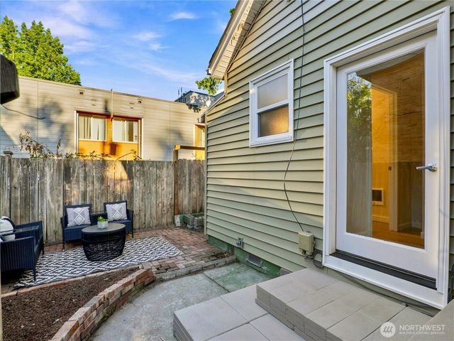 6542 Greenwood Avenue N, Seattle, WA 98103