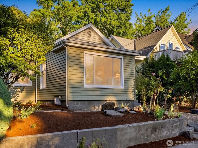 6542 Greenwood Avenue N, Seattle, WA 98103