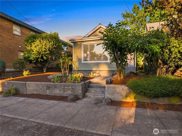 6542 Greenwood Avenue N, Seattle, WA 98103