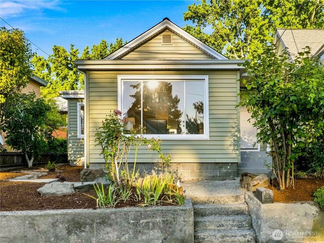 6542 Greenwood Avenue N, Seattle, WA 98103