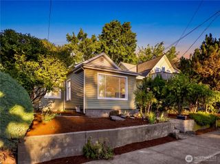 6542 Greenwood Avenue N, Seattle, WA 98103