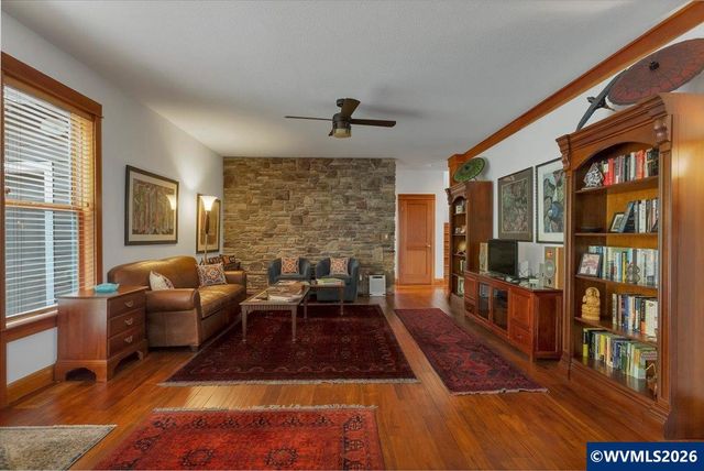 1126 Cascara Lp S, Salem, OR 97302
