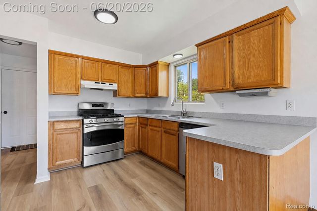 21884 Laurel Street, Clinton Charter Township, MI 48035