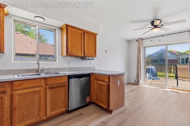 21884 Laurel Street, Clinton Charter Township, MI 48035