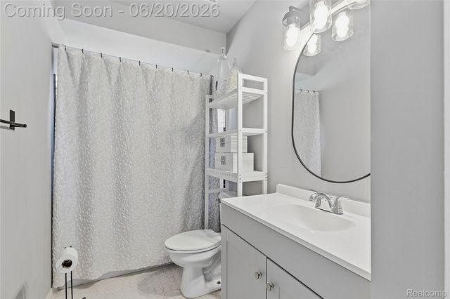 21884 Laurel Street, Clinton Charter Township, MI 48035