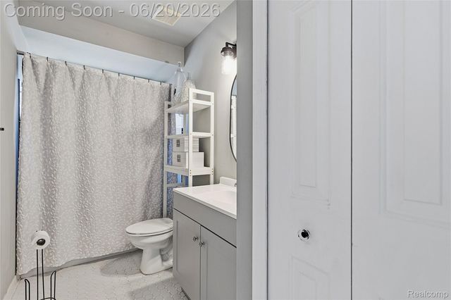 21884 Laurel Street, Clinton Charter Township, MI 48035