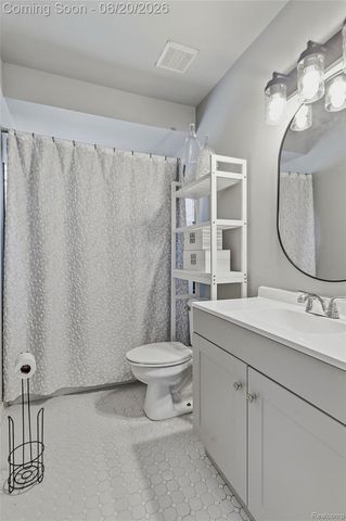 21884 Laurel Street, Clinton Charter Township, MI 48035