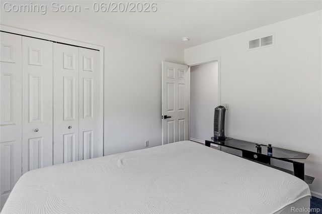 21884 Laurel Street, Clinton Charter Township, MI 48035