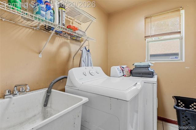 21884 Laurel Street, Clinton Charter Township, MI 48035
