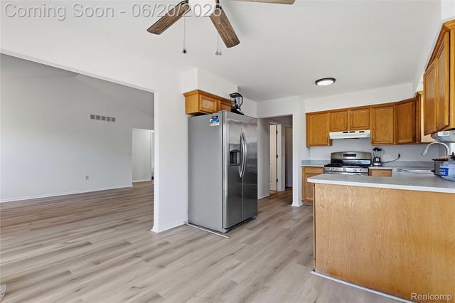 21884 Laurel Street, Clinton Charter Township, MI 48035
