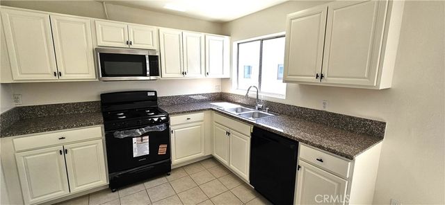 10030 Owensmouth 24, Chatsworth, CA 91311