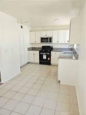 10030 Owensmouth 24, Chatsworth, CA 91311