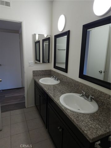 10030 Owensmouth 24, Chatsworth, CA 91311