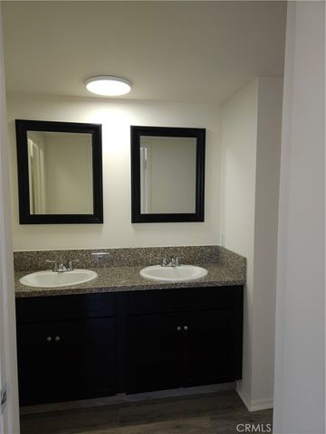 10030 Owensmouth 24, Chatsworth, CA 91311