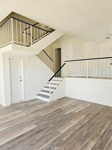 10030 Owensmouth 24, Chatsworth, CA 91311