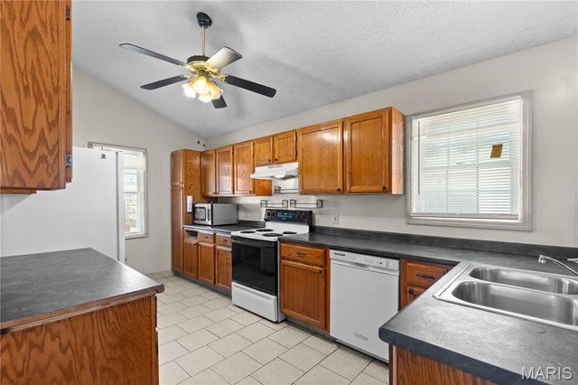 21 W Penning Avenue, Wood River, IL 62095