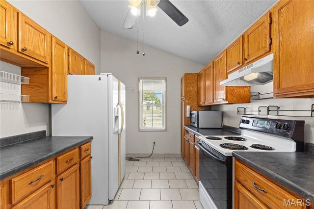 21 W Penning Avenue, Wood River, IL 62095