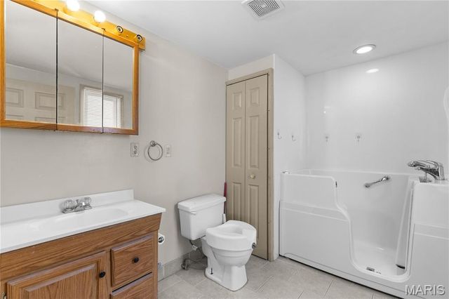 21 W Penning Avenue, Wood River, IL 62095