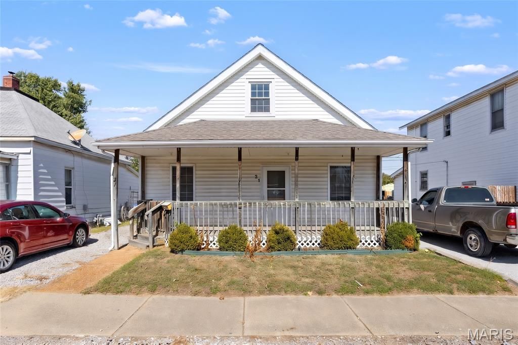 21 W Penning Avenue, Wood River, IL 62095
