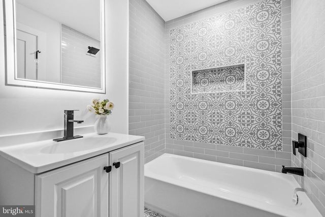 414 WATERFORD RD, Silver Spring, MD 20901