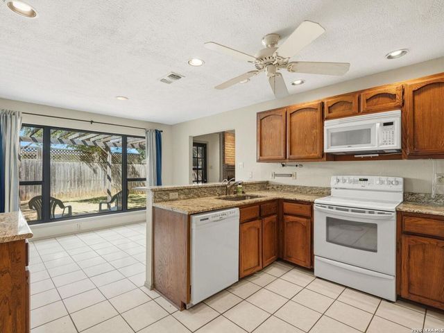 106 SADDLE CLUB CIR, Boerne, TX 78006