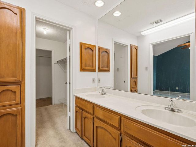 106 SADDLE CLUB CIR, Boerne, TX 78006