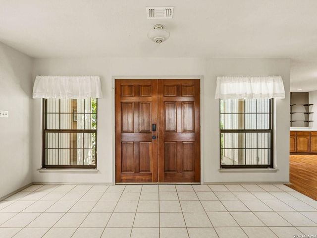 106 SADDLE CLUB CIR, Boerne, TX 78006