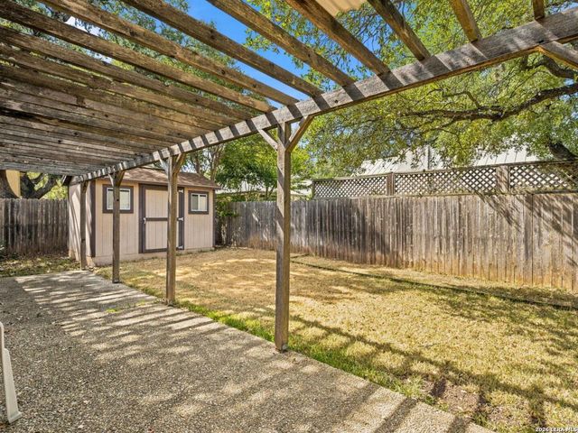 106 SADDLE CLUB CIR, Boerne, TX 78006