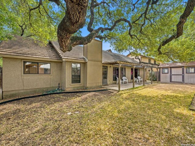 106 SADDLE CLUB CIR, Boerne, TX 78006