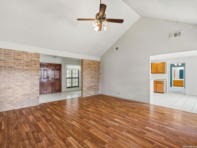 106 SADDLE CLUB CIR, Boerne, TX 78006