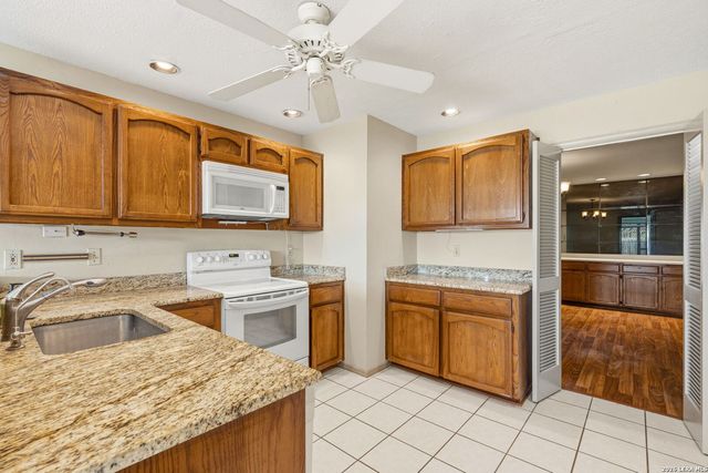 106 SADDLE CLUB CIR, Boerne, TX 78006