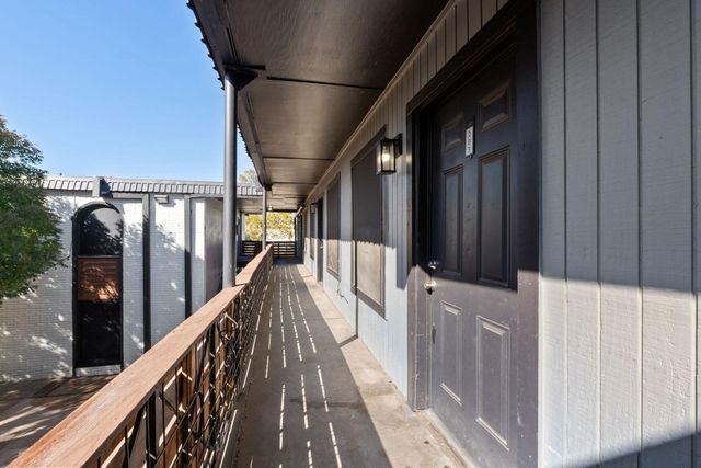 1220 W Anderson LN 109, Austin, TX 78757