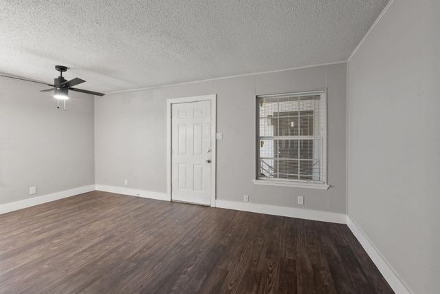 1220 W Anderson LN 109, Austin, TX 78757