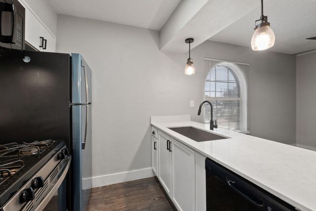 1220 W Anderson LN 109, Austin, TX 78757