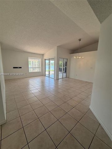 665 SE 25th Ln 665, Homestead, FL 33033
