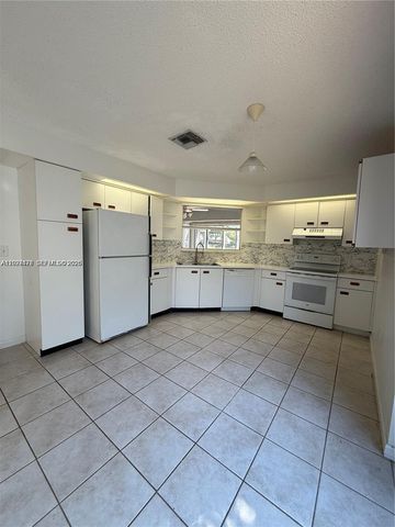 665 SE 25th Ln 665, Homestead, FL 33033