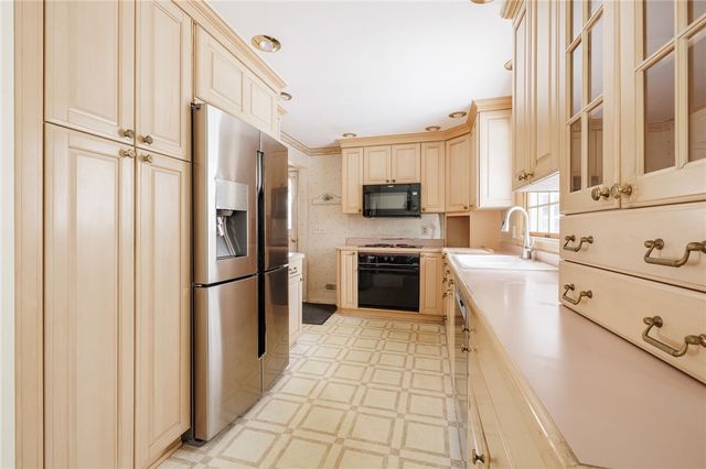 95 Ripplewood Drive, Greece, NY 14616