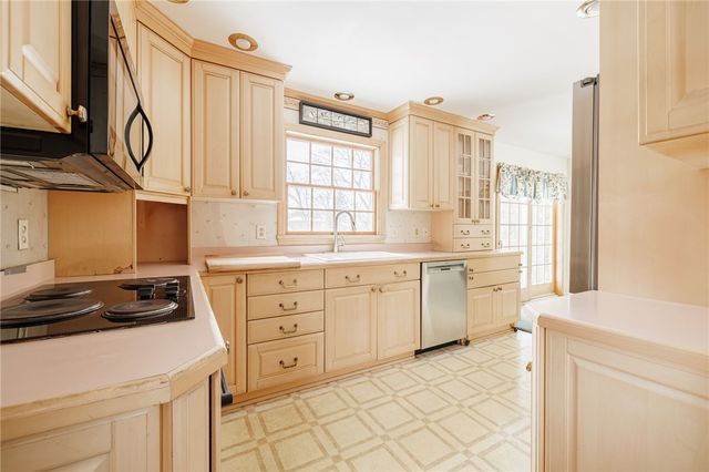 95 Ripplewood Drive, Greece, NY 14616