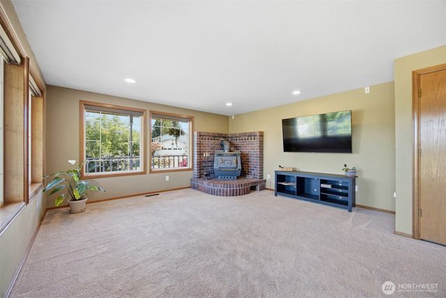 13085 Sunrise Drive, Mount Vernon, WA 98273