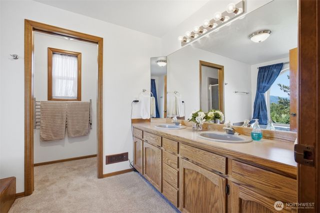 13085 Sunrise Drive, Mount Vernon, WA 98273