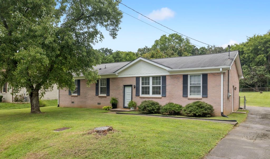 4908 Shadowlawn Dr, Hermitage, TN 37076